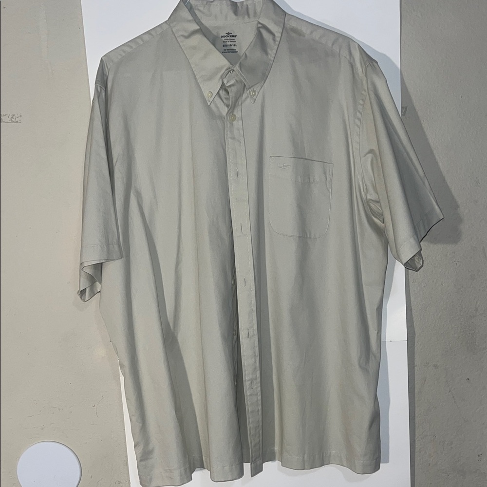Dockers Men's Beige Casual Button Down Shirt